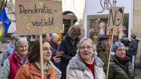 Wieder Tausende auf den Straßen