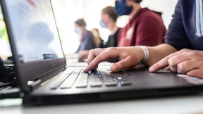 Sensoren überwachen Duschen und rufen die Polizei