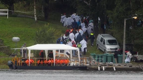 Angehörige gedenken der Opfer auf Utøya