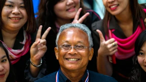 Der Protestanführer im schwarzen Hemd