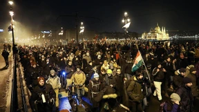 Oppositionelle verbringen Nacht in Fernsehsender