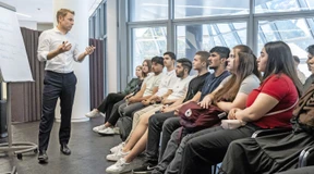 Was ein Banker Schülern alles über Geld erzählt