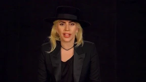 49 Prominente gedenken der Opfer von Orlando