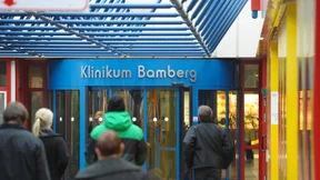 Ehemaliger Chefarzt wegen Missbrauchs von Patientinnen angeklagt