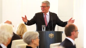 Gauck: Übergriffe auf Flüchtlinge sind widerwärtig