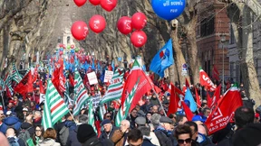 Hunderttausende gegen die Wirtschaftspolitik der Regierung