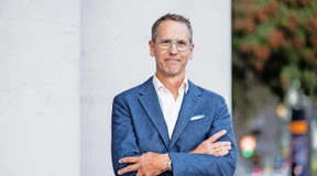 Dass viele beim Autofahren lieber auf dem Handy tippen