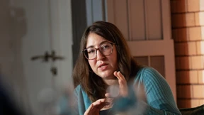 „Es ist nicht auszuhalten“: Deborah Feldman bei den „Jungen Köpfen“