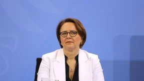 Widmann-Mauz setzt sich für Interessen von Migranten in Pandemie ein