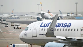 Bagger legt Lufthansa zeitweise lahm