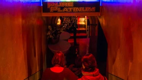 Damenbesuch bei einer Domina