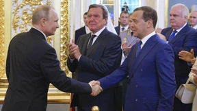 Schröder gratuliert Putin als einer der Ersten