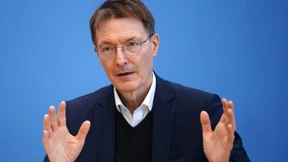 Streit um den Pflegeschirm