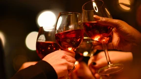 Welche Weine Sie zum Kochen trinken sollten