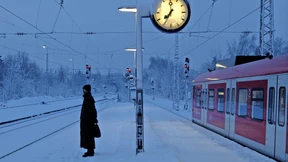 Heiligabend auf dem Bahnsteig