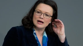 Ministerin Nahles legt beim Mindestlohn los