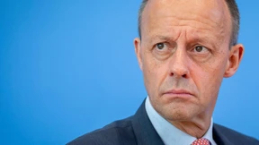 Merz attackiert Merkel