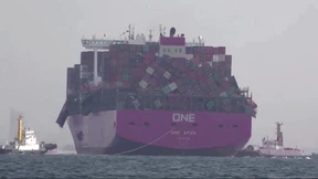 Containerschiff verliert massenhaft Container