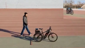 Autonomes Fahrrad weicht Hindernissen aus