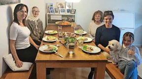 „Sie kamen mit nur einem Koffer für alle drei an“