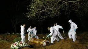 Nächtliche Bestattungen in São Paulo