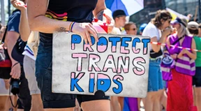 Was tun, wenn ein Kind sein Geschlecht ablehnt?