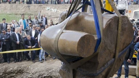 Statue aus dem Schlamm zeigt wohl doch nicht Ramses