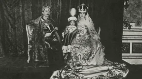 Ein Koffer voller Juwelen und eine alte Frage