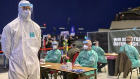 Massentests und erste Lockerungen in Österreich