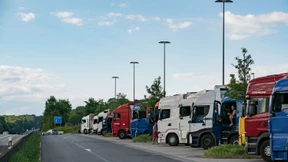 Mutter vergisst neunjähriges Kind an Tankstelle