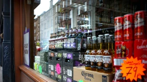 Schottland führt Mindestpreis für Alkohol ein