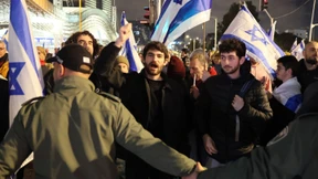 Demonstrationen gegen rechtsgerichtete Regierung