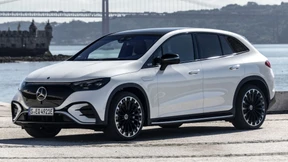 Auf einen Mercedes EQE mit Technik und Motor