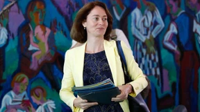 Ministerin Barley droht mit Frauenquote für Vorstände