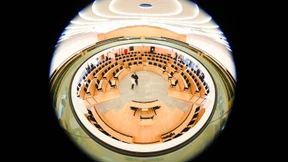 Machtpoker um Milliarden