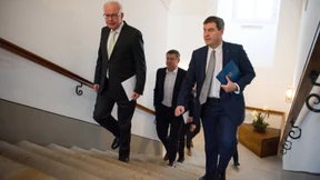 Allein auf weiter Regierungsflur