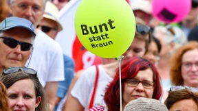 Tausende demonstrieren gegen rechtsextremen Aufmarsch 