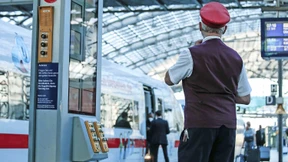 Züge stranden wegen Personalnot bei der Bahn