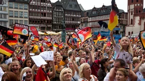 Frankfurter Einladung für Balkonfeier steht