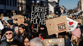 Jubel für Alice Weidel, Protest auf der Straße