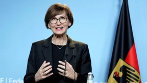 Bettina Stark-Watzinger will Erasmus+-Stipendium erhöhen