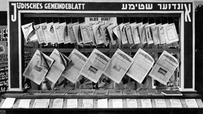 Mit Zeitungen zur Identität