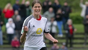 Die weibliche Art einen Elfmeter zu schießen