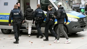 Schlag gegen Sozialbetrug: Autos, Geld und Uhren beschlagnahmt