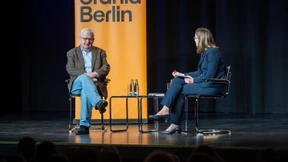 Man spielt die Bildungsorte gegeneinander aus