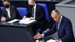 Die Bundeswehr zwischen den Mühlsteinen des Parlaments