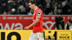 Das Trampeltier auf dem Platz