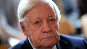 Helmut Schmidt ins Krankenhaus eingeliefert