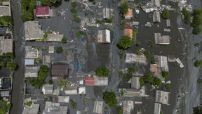 Selenskyj wirft Russland vor Leichen zu verstecken