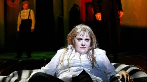 Er flieht vor dem Tod ins Leben